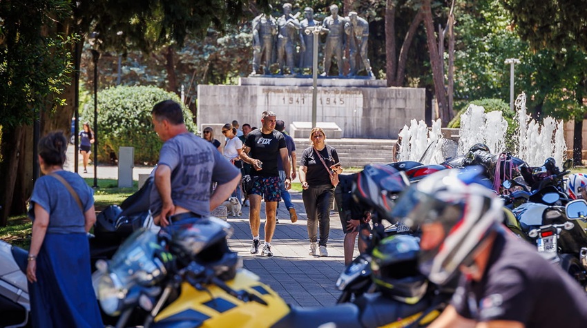 SUNCE, MOTORI I PUNE ULICE: TREBINJE POSTALO REGIONALNI CENTAR BAJKERA